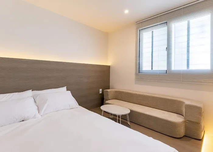 5 Minuet Walk To Gangnam Station L Daon Rest Seoul