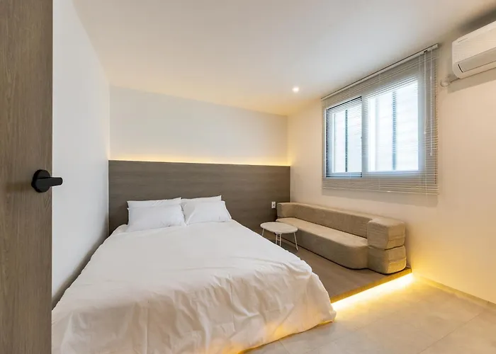 5 Minuet Walk To Gangnam Station L Daon Rest Frühstückspension